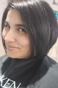 Corte bob em castanho escuro