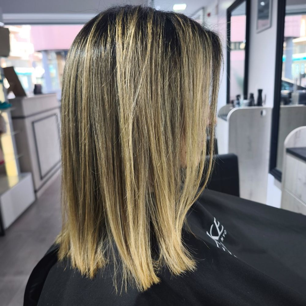 Bob loiro com raiz natural
